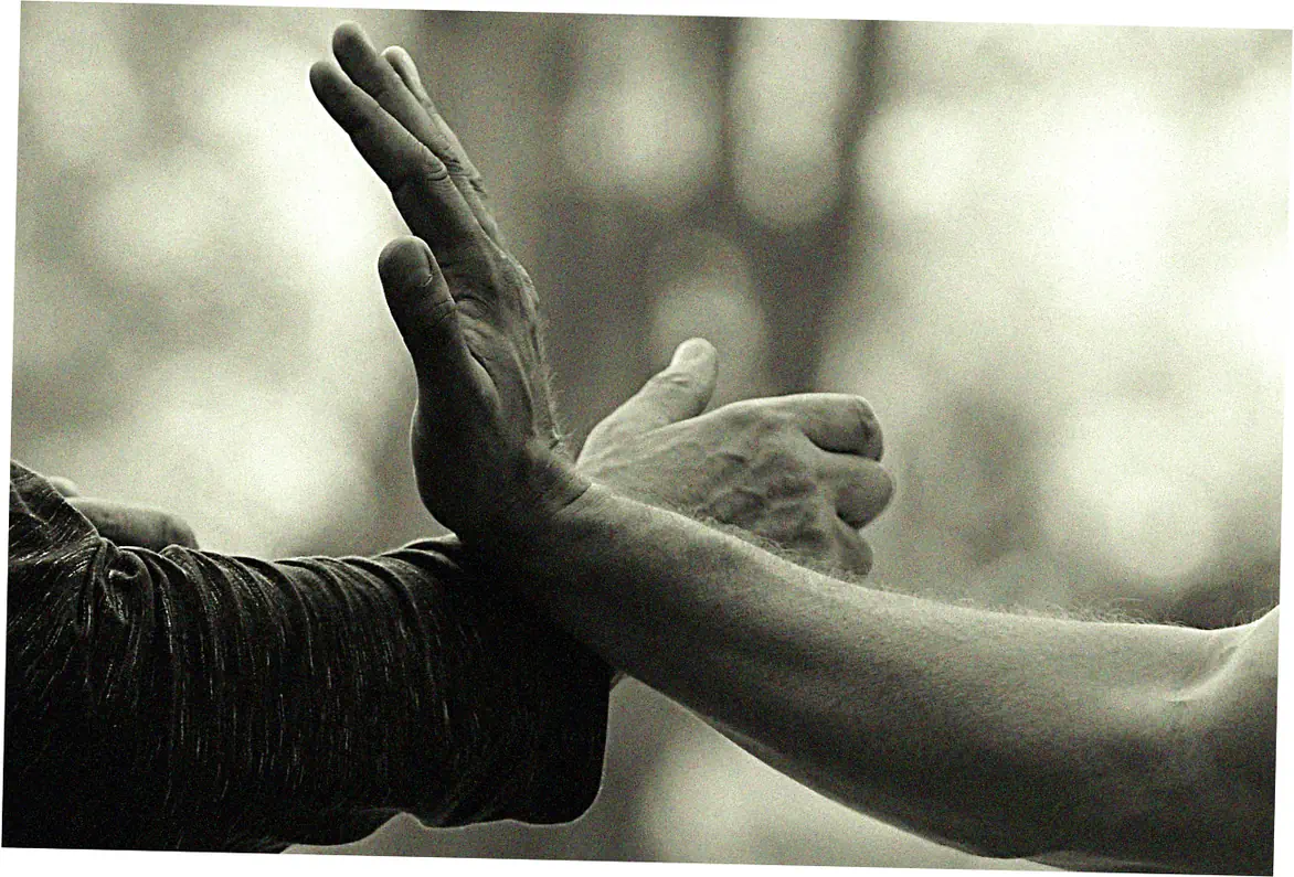 How does tai chi compare to yoga for arthritis?